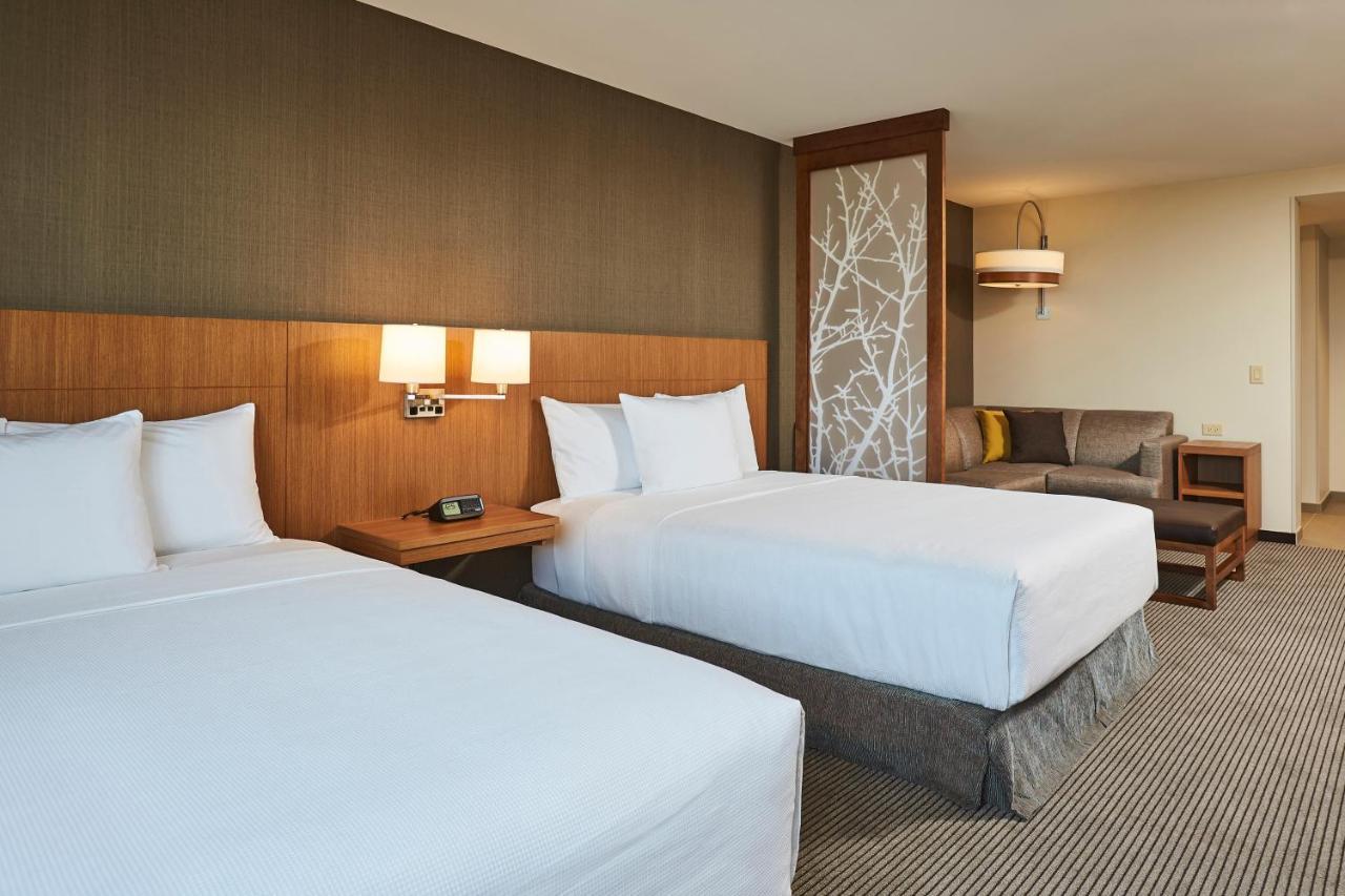 Hyatt Place Toronto/Mississauga Centre Exterior photo