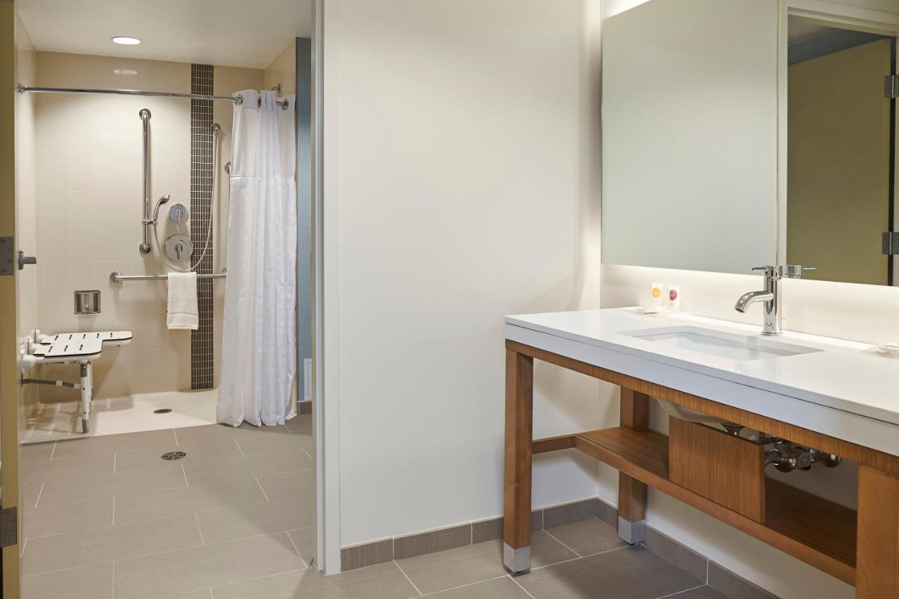 Hyatt Place Toronto/Mississauga Centre Exterior photo